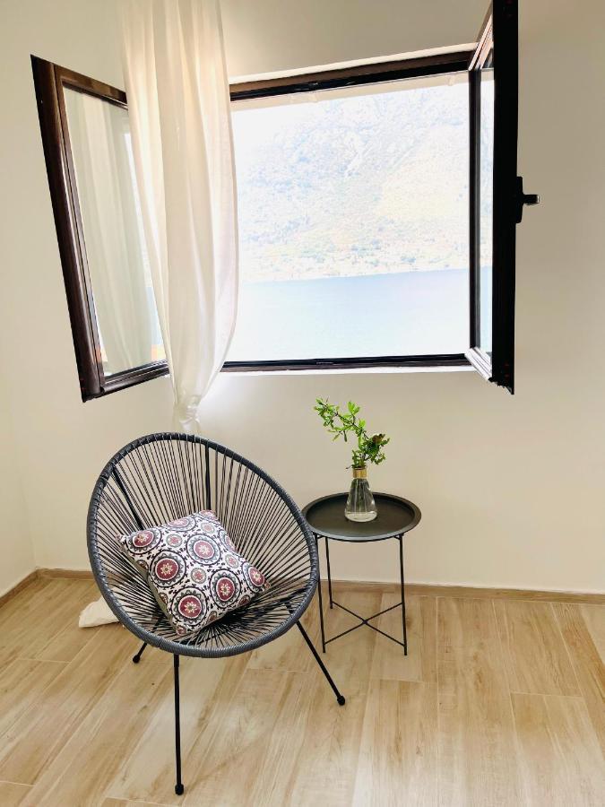 Chic Sea Front Apartment With Breathtaking Kotor Bay View Доли Столив Екстериор снимка
