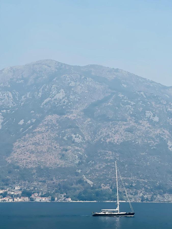 Chic Sea Front Apartment With Breathtaking Kotor Bay View Доли Столив Екстериор снимка